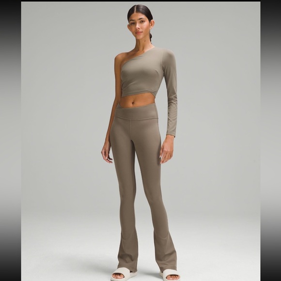 New with tags lululemon Align Asymmetrical
Long-Sleeve Shirt, Size 6, Nomad. - Picture 10 of 14